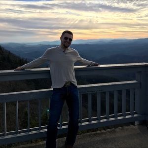 Meet your Posher, Levi